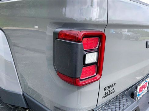 Used 2020 Jeep Gladiator Sport w/ Quick Order Package 24S AWD/4WD image 28