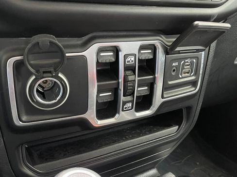 Used 2022 Jeep Gladiator Sport AWD/4WD image 18