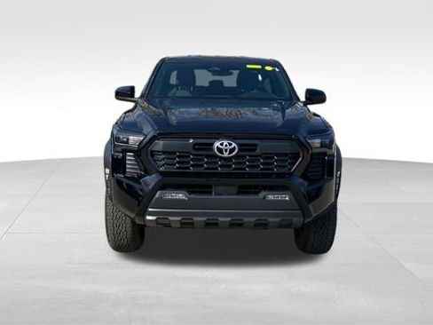 Used 2025 Toyota Tacoma TRD Off-Road AWD/4WD image 2