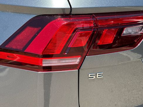 Used 2022 Volkswagen Tiguan SE FWD image 27