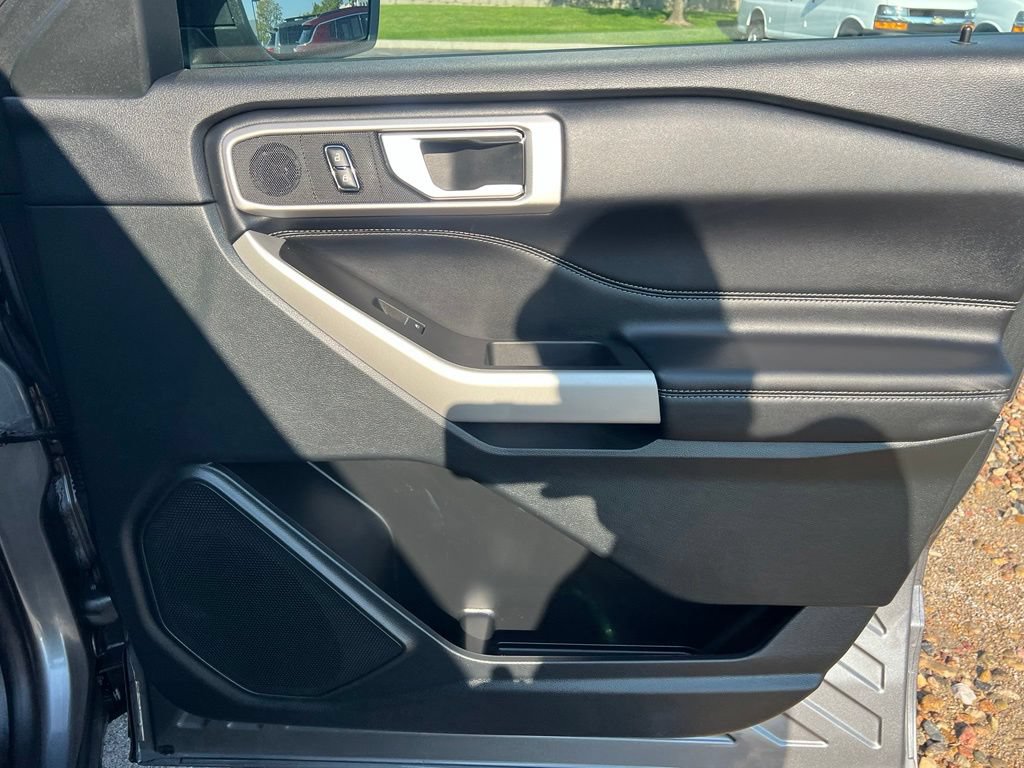 Used 2024 Ford Explorer XLT AWD/4WD image 29