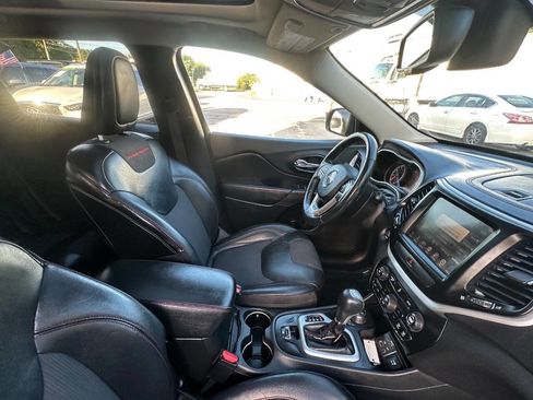 Used 2016 Jeep Cherokee Trailhawk w/ Comfort/Convenience Group image 10