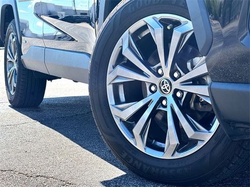 Used 2022 Toyota RAV4 XLE Premium image 2