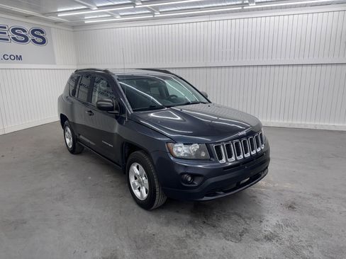 Used 2015 Jeep Compass Sport image 3