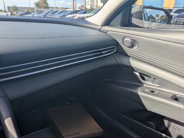 Used 2025 Hyundai Elantra SEL FWD image 17