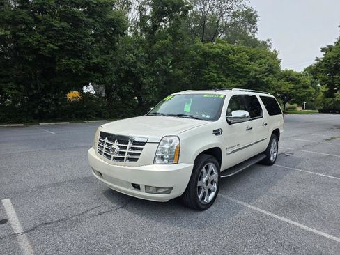 Used 2007 Cadillac Escalade ESV AWD w/ Information Package image 2
