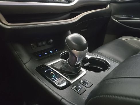 Used 2018 Toyota Highlander XLE w/ Protection Package #3 AWD/4WD image 30