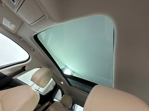 Used 2017 Jaguar F-PACE Premium image 14