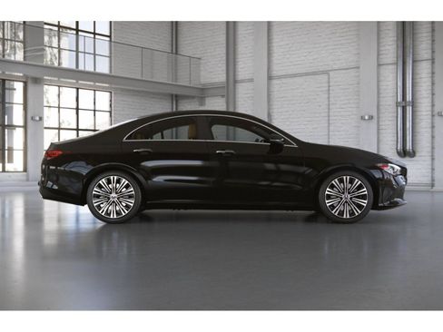 Used 2023 Mercedes-Benz CLA 250 4MATIC image 2