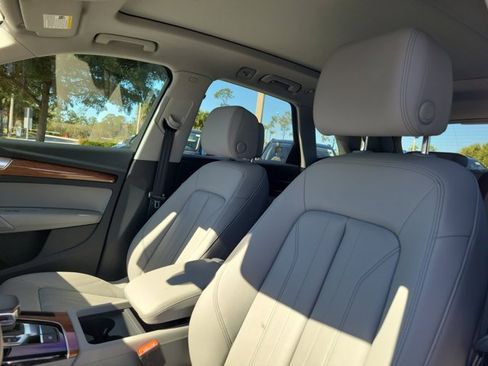Used 2023 Audi Q5 2.0T Premium w/ Convenience Package image 17