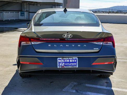 New 2026 Hyundai Elantra Limited image 5
