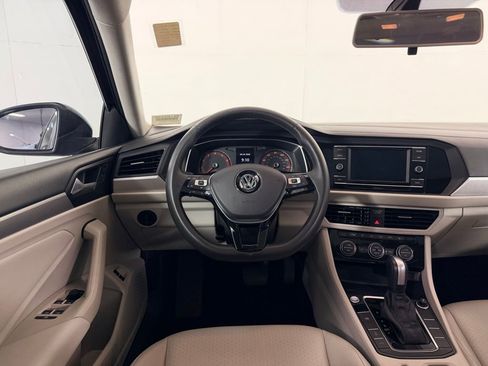 Used 2020 Volkswagen Jetta SE w/ SE Cold Weather Package image 16