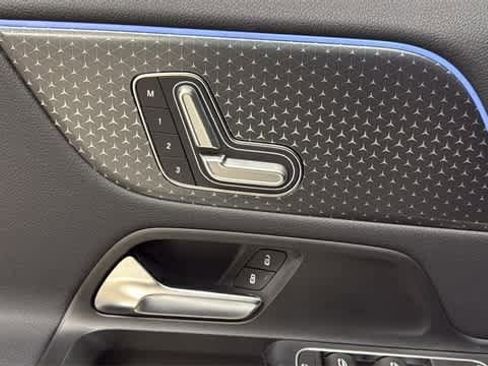 Used 2025 Mercedes-Benz GLA 250 4MATIC image 50