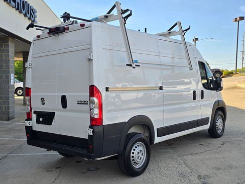Used 2024 RAM ProMaster 2500 FWD image 12