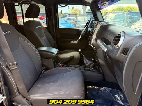 Used 2017 Jeep Wrangler Unlimited Rubicon w/ Connectivity Group AWD/4WD image 34