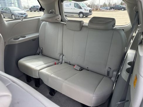Used 2011 Toyota Sienna XLE image 10