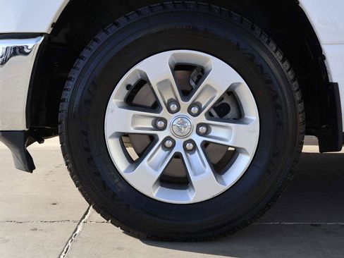 Used 2024 RAM 1500 Laramie AWD/4WD image 6