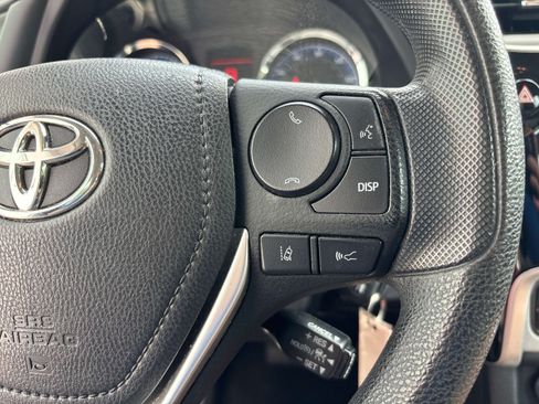 Used 2018 Toyota Corolla LE FWD image 15