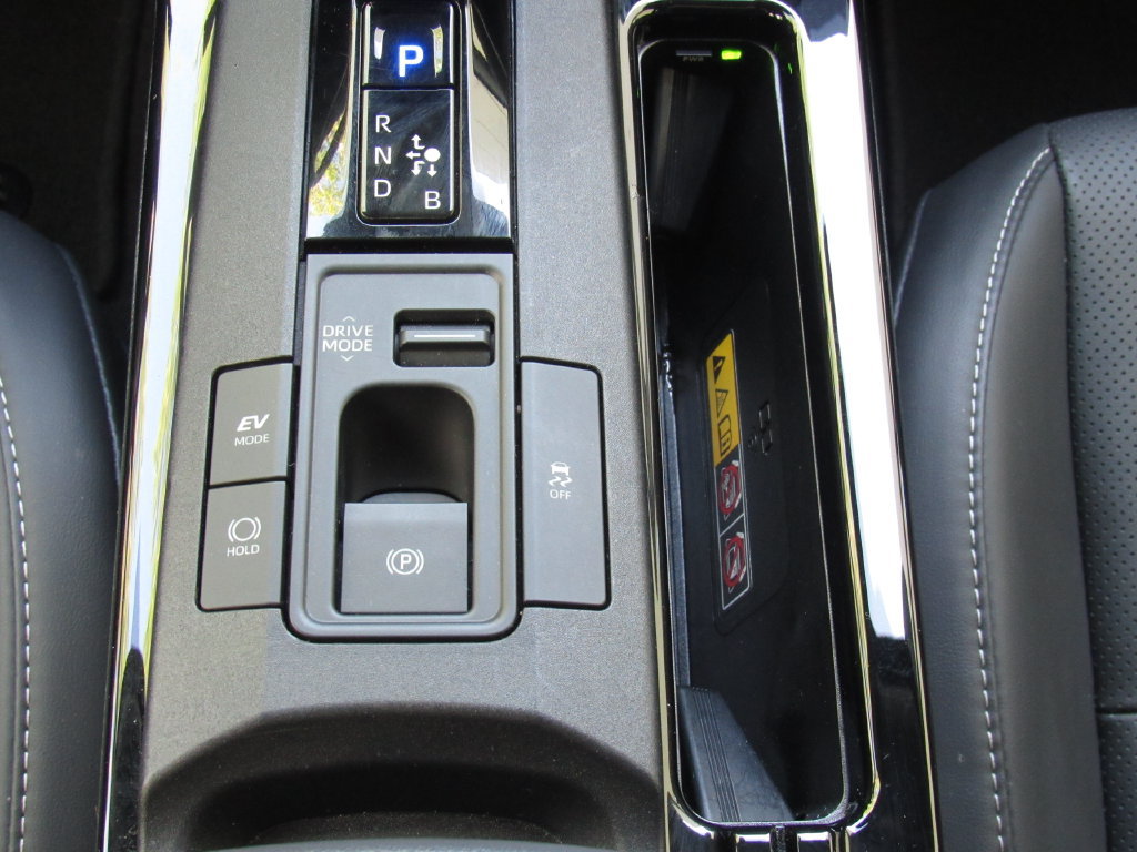 Certified 2025 Toyota Prius XLE FWD image 29