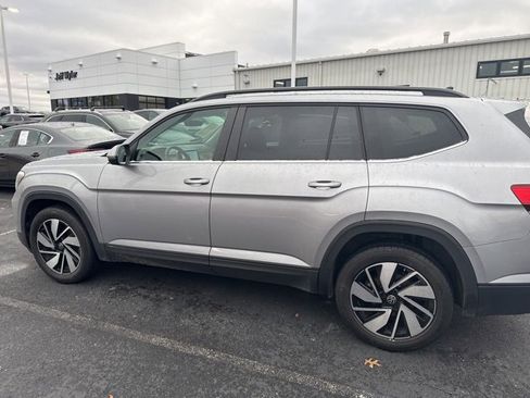 Used 2025 Volkswagen Atlas SE image 3