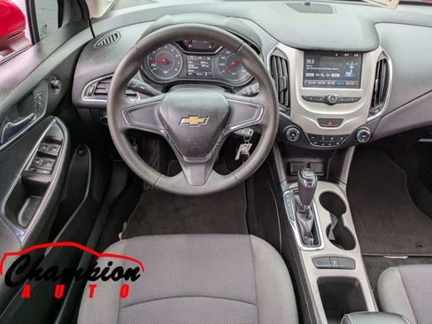 Used 2017 Chevrolet Cruze LS FWD image 18
