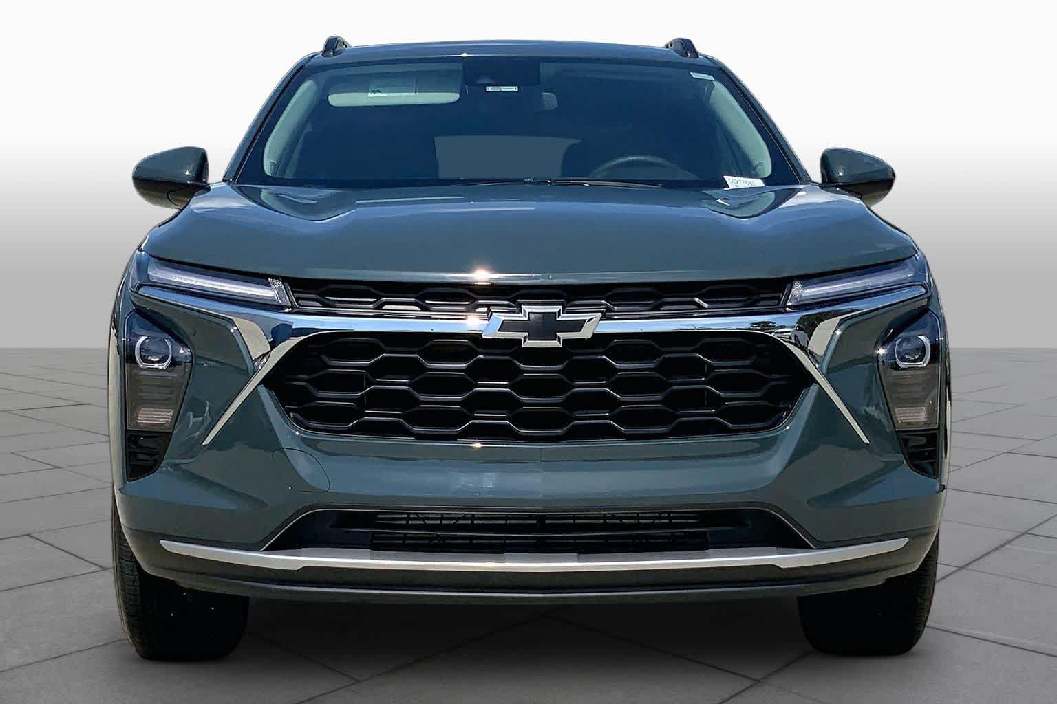 Used 2025 Chevrolet Trax LT w/ LT Convenience Package FWD image 4