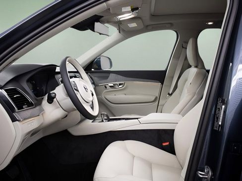 New 2025 Volvo XC90 T8 Plus w/ Protection Package Premier image 16