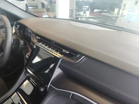 Used 2025 Jeep Grand Cherokee Altitude AWD/4WD image 16