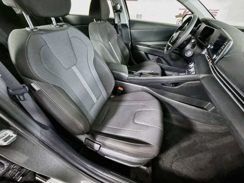 Certified 2024 Hyundai Elantra SE FWD image 30