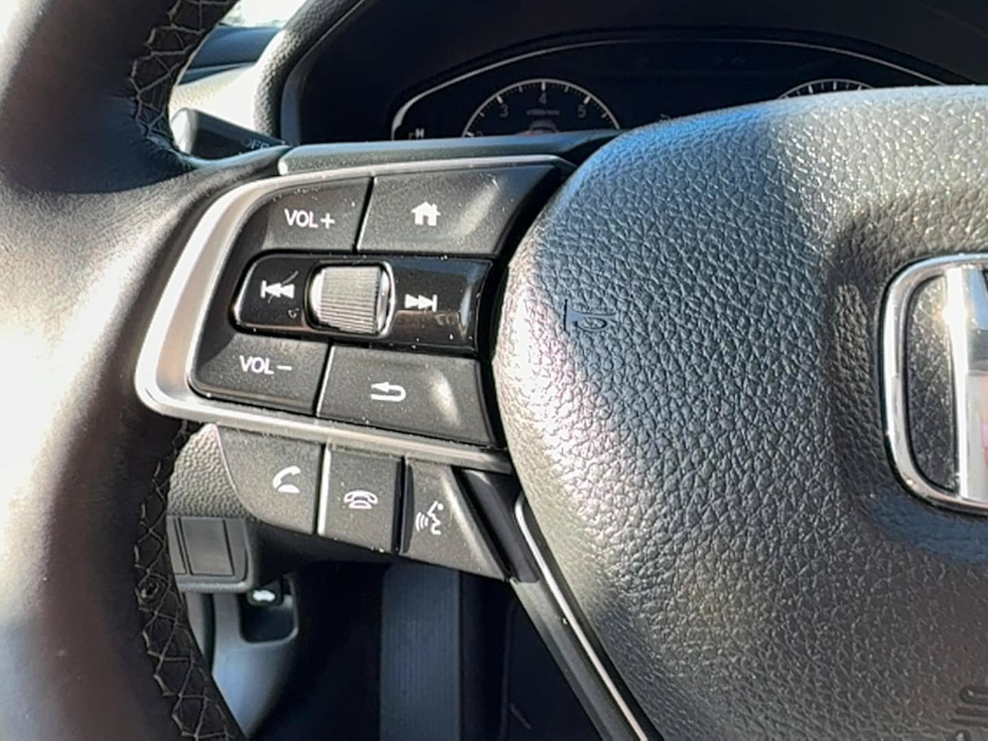 Used 2018 Honda Accord EX-L image 21