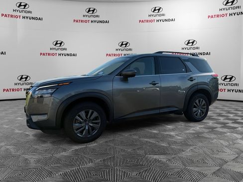 Used 2025 Nissan Pathfinder SV AWD/4WD image 9