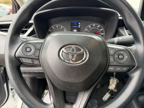 Used 2025 Toyota Corolla LE image 25