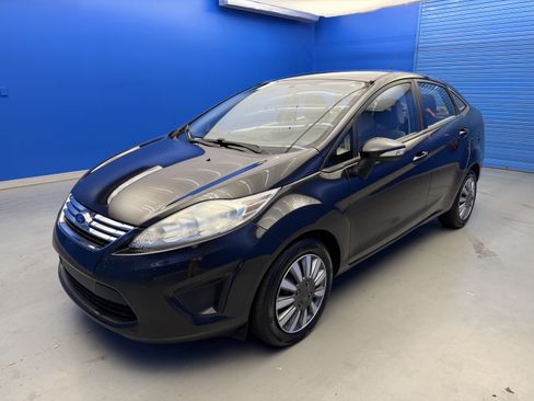 Used 2013 Ford Fiesta SE FWD image 4