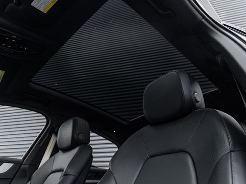 Certified 2025 Porsche Cayenne Coupe image 14