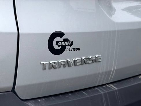 Used 2022 Chevrolet Traverse LT FWD image 29