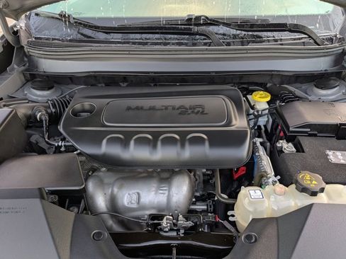 Used 2023 Jeep Cherokee Altitude Lux image 24