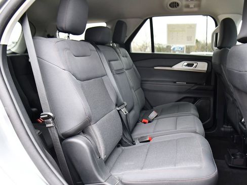 Used 2025 Ford Explorer Active image 17