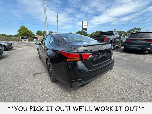 Used 2024 Nissan Altima 2.5 SR w/ SR Premium Package FWD image 2