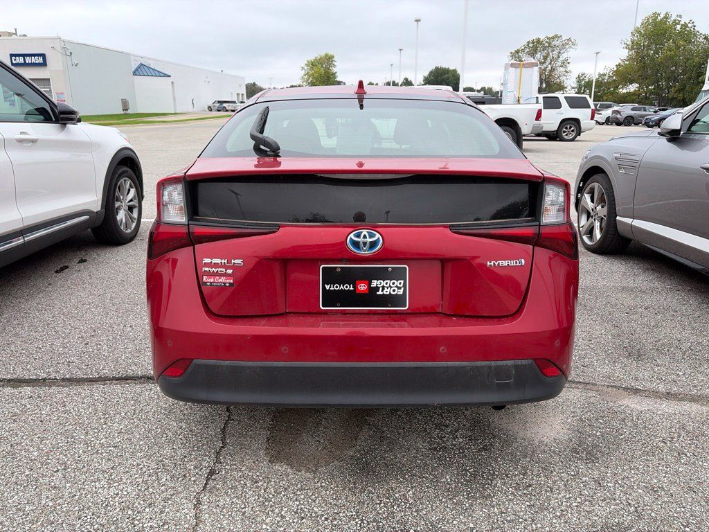 Used 2020 Toyota Prius LE AWD/4WD image 3