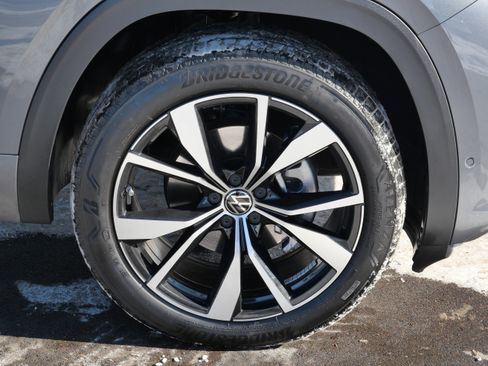 Used 2024 Volkswagen Atlas SEL Premium R-Line image 15