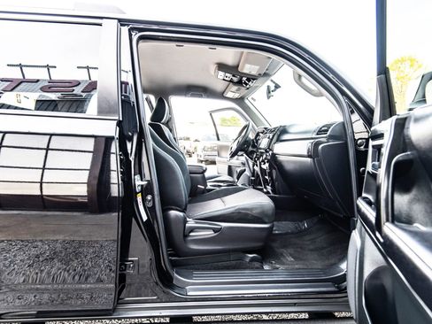 Used 2017 Toyota 4Runner TRD Off-Road image 37