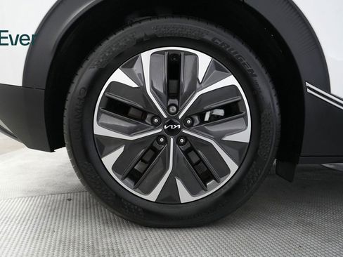 Used 2024 Kia EV6 Light image 17