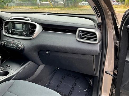 Used 2018 Kia Sorento L image 19