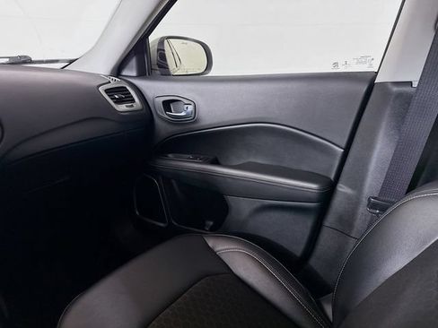 Used 2020 Jeep Compass Latitude w/ Popular Equipment Group FWD image 19