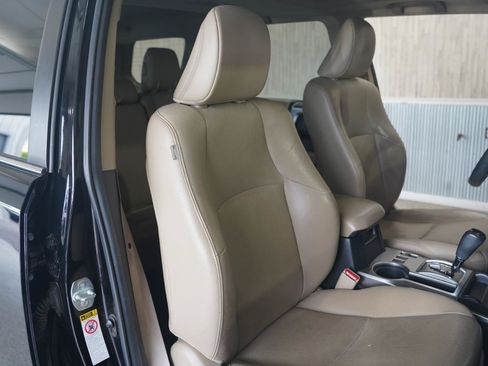 Used 2017 Toyota 4Runner Limited AWD/4WD image 31