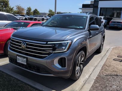 Used 2024 Volkswagen Atlas SE w/ Black Wheel Package