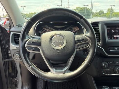 Used 2019 Jeep Cherokee Latitude Plus w/ Cold Weather Group AWD/4WD image 22