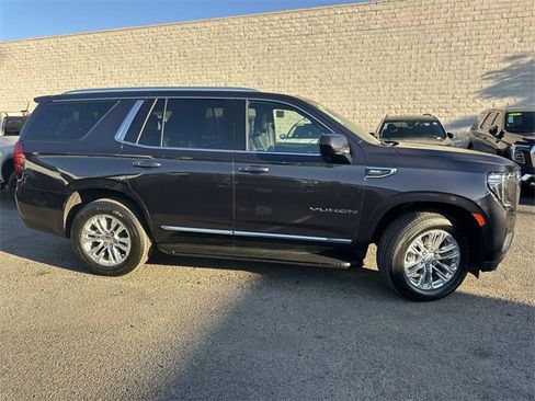 Used 2024 GMC Yukon SLT image 3