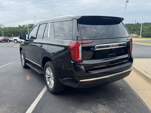 Used 2022 GMC Yukon SLT w/ SLT Premium Package AWD/4WD image 3