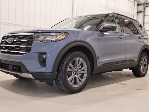 New 2026 Ford Explorer Active image 5